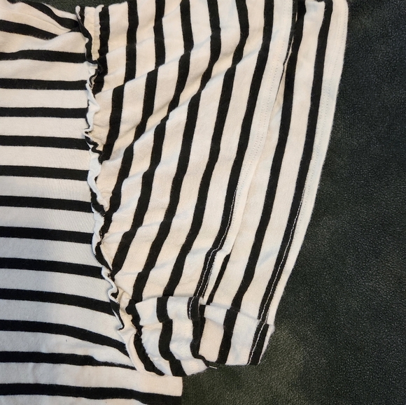 Flutter sleeve top - Picture 2 of 3